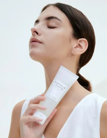 Madagascar Centella Tone Brightening Cleansing Foam - Limpiador Facial Iluminador - Imagen 2