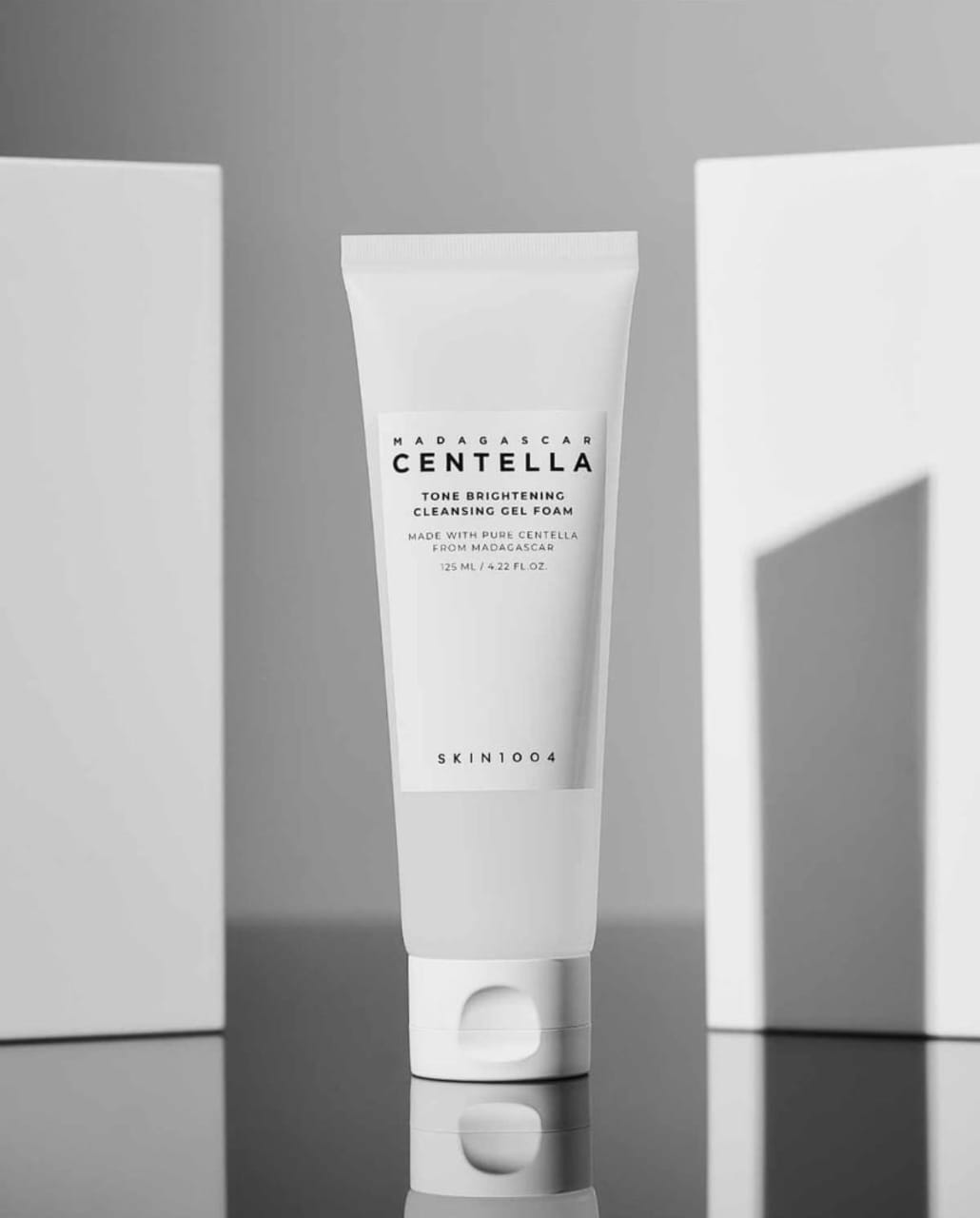 Madagascar Centella Tone Brightening Cleansing Foam - Limpiador Facial Iluminador